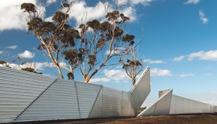 More than 65,000 lineal metres of deeply ribbed steel noise wall panels are providing a colourful visual identity for Deer Park Bypass, Western Melbourne.